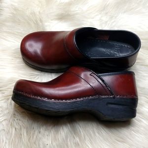 DANSKO  Professional Cordovan Cabrio Clog